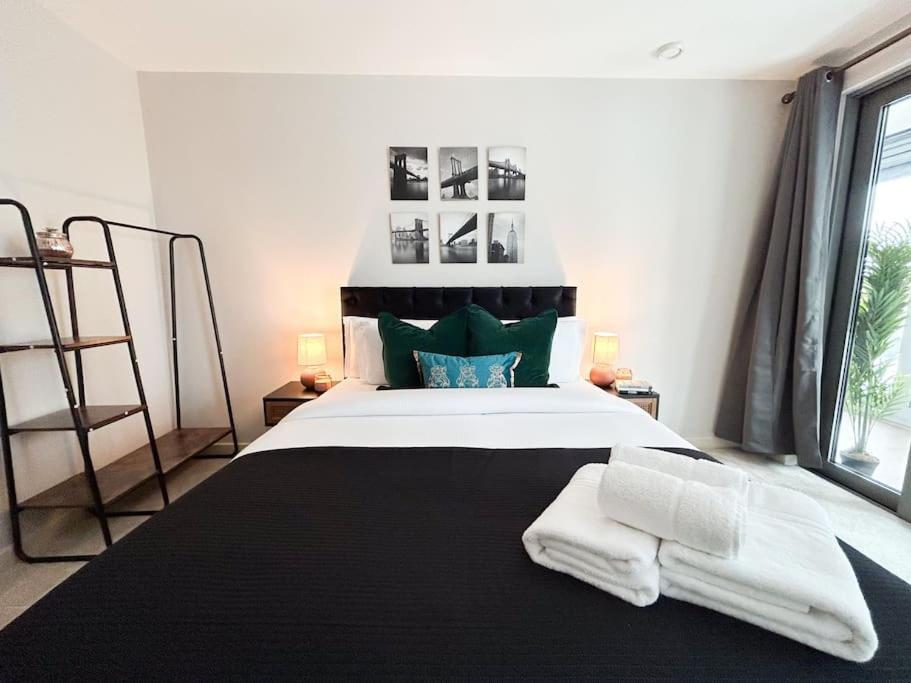Stylish Urban Sanctuary With Parking Apartment London Exterior photo
