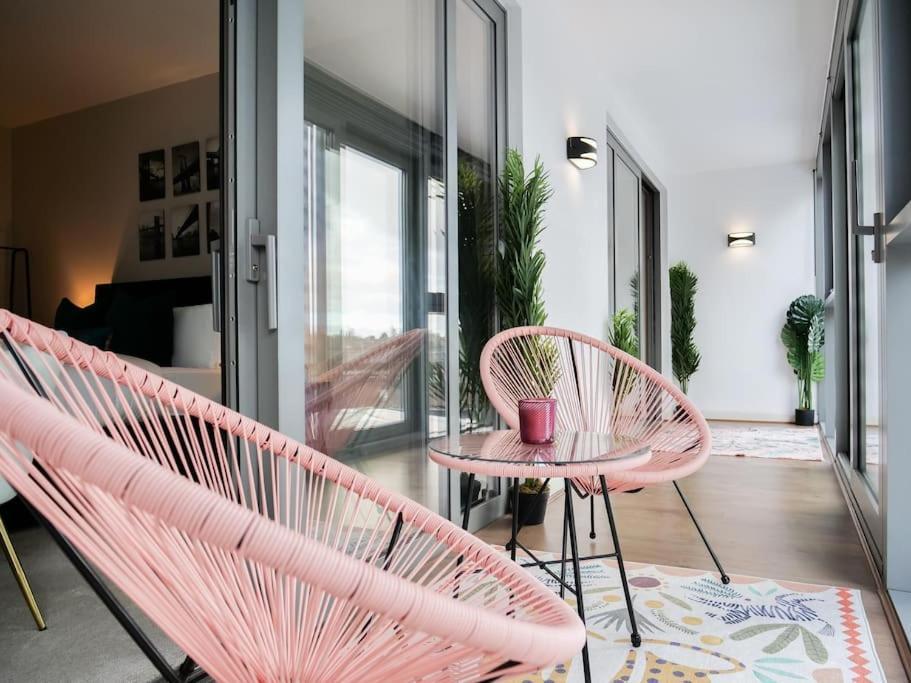 Stylish Urban Sanctuary With Parking Apartment London Exterior photo