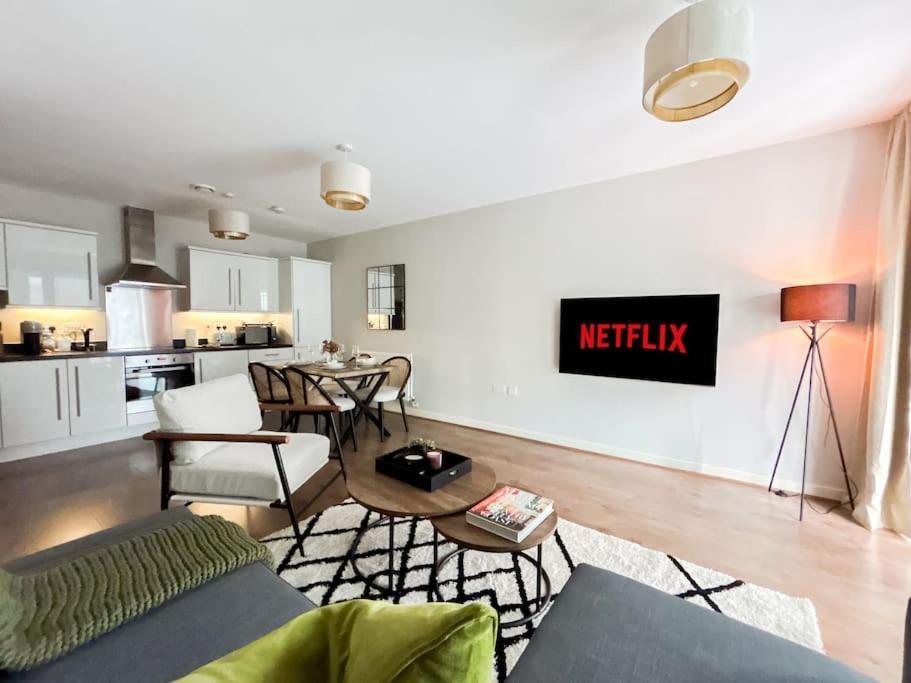 Stylish Urban Sanctuary With Parking Apartment London Exterior photo