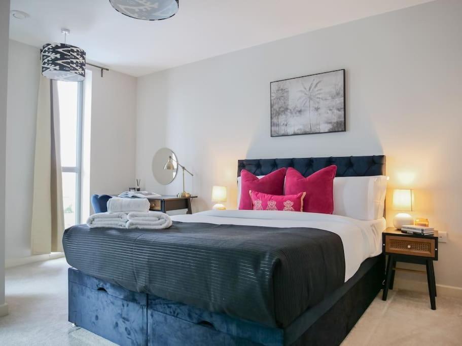 Stylish Urban Sanctuary With Parking Apartment London Exterior photo