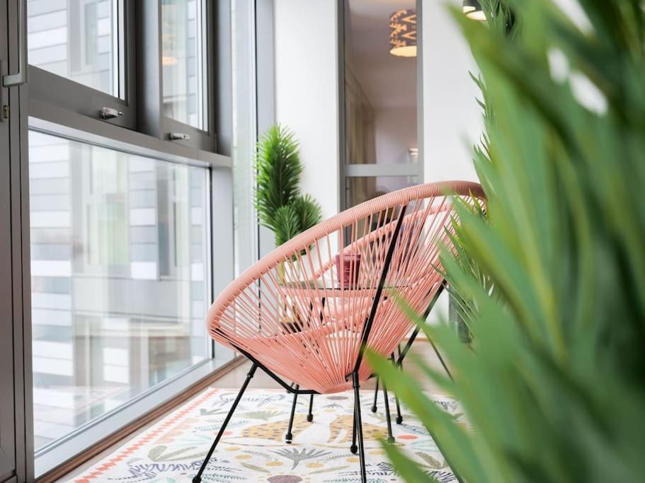 Stylish Urban Sanctuary With Parking Apartment London Exterior photo